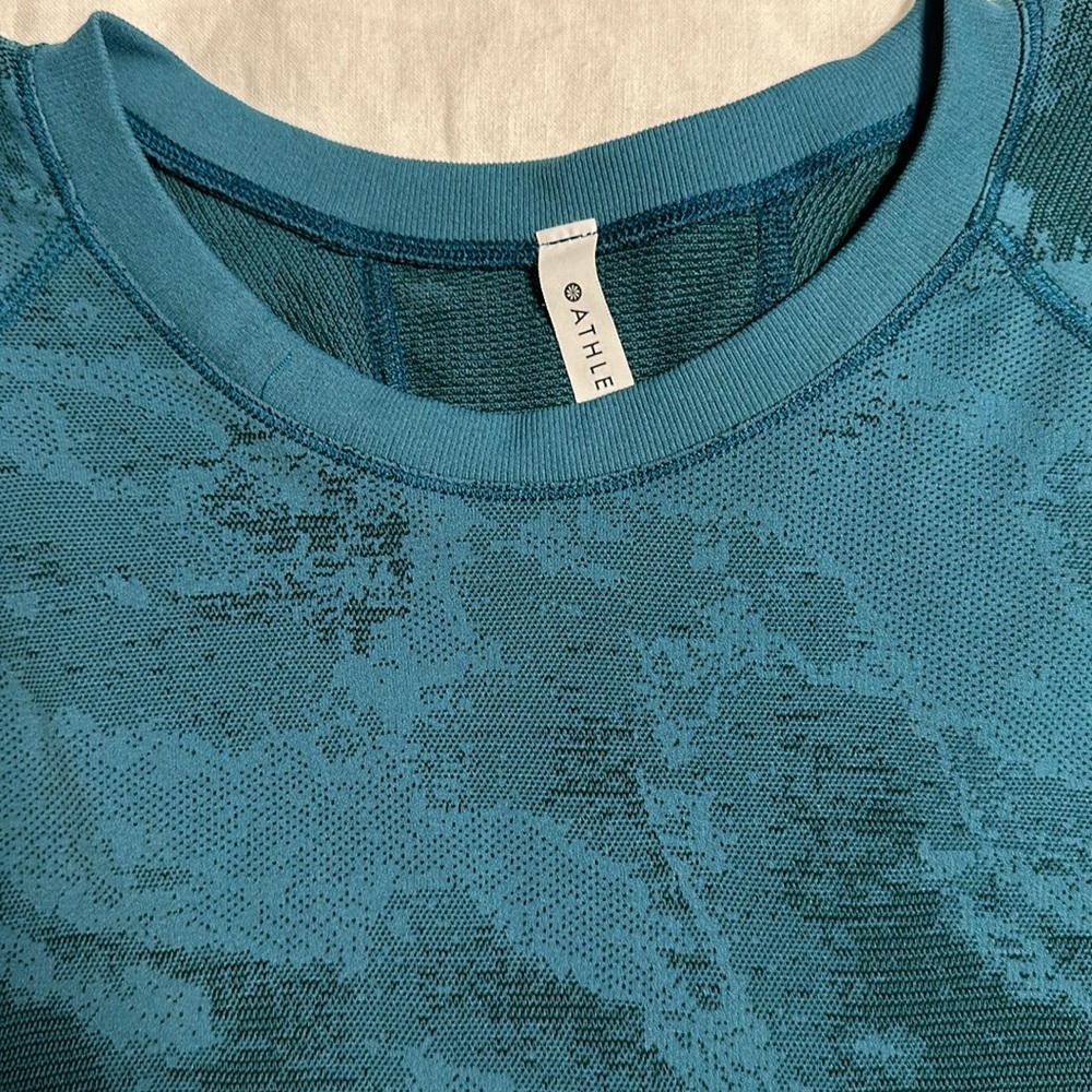 Athleta worn twice long sleeve size Medium